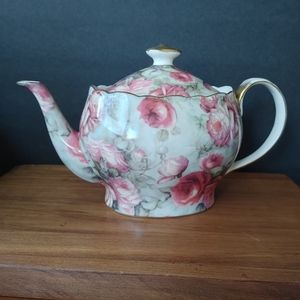 Peppertree Tea Ware Porcelain Teapot